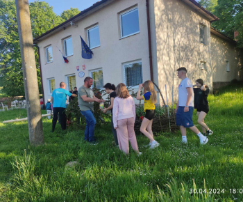 Aktuality / Stavanie mája